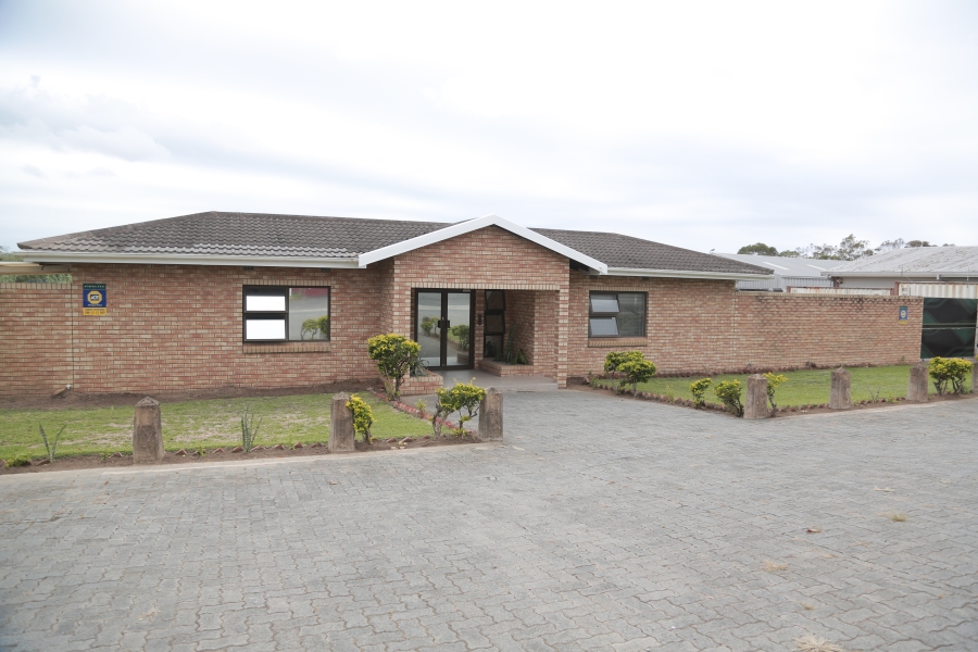 To Let commercial Property for Rent in Beacon Bay North Eastern Cape
